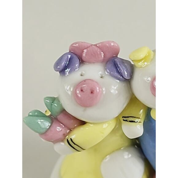 Mini Pig Piglet Piggy Cute Couple w/ Carrots 1 1/2" Pottery Figurine 90s Vintage - Picture 2 of 13